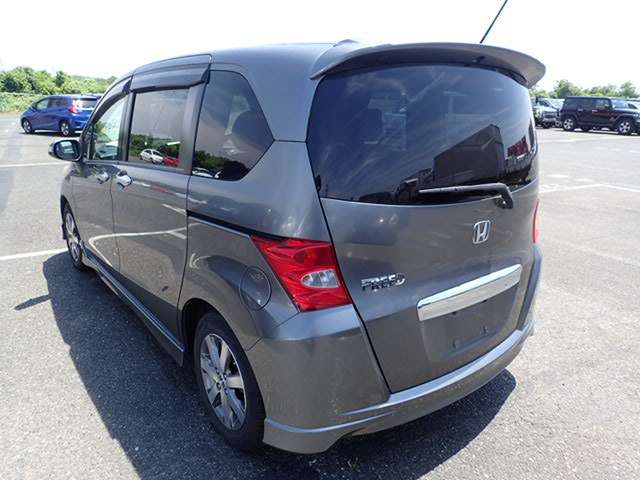 HONDA FREED photo 3