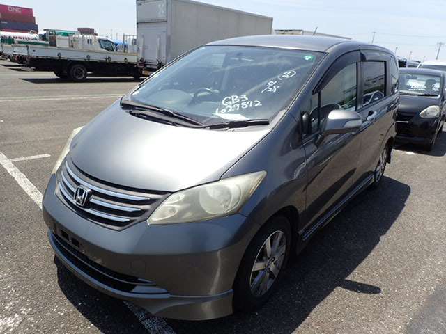 HONDA FREED photo 2