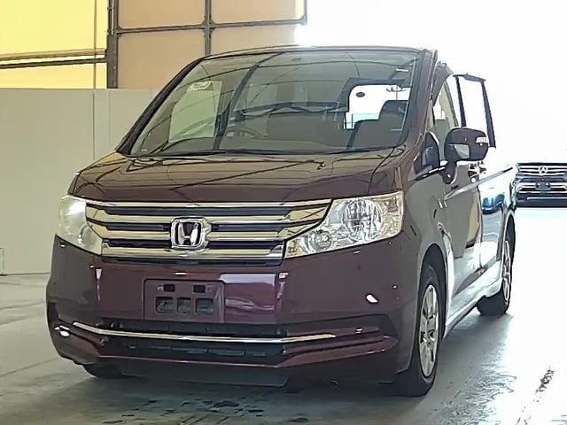 HONDA STEPWAGON photo 2