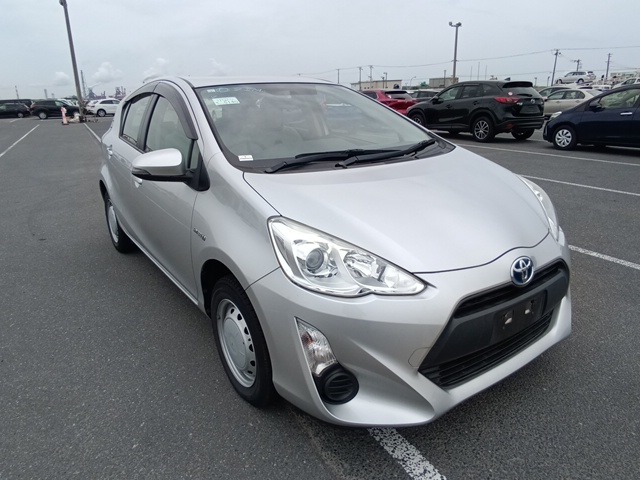TOYOTA AQUA 2017