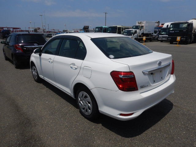 TOYOTA COROLLA AXIO photo 3