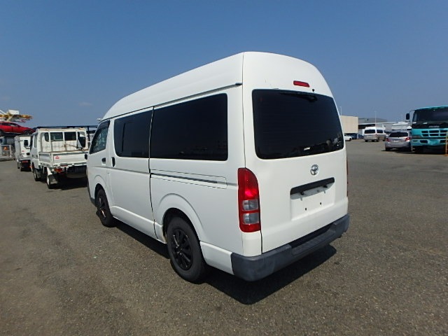 TOYOTA HIACE VAN photo 3