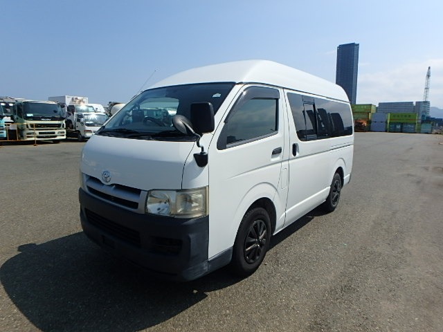 TOYOTA HIACE VAN photo 2