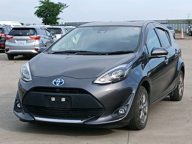 TOYOTA AQUA photo 3