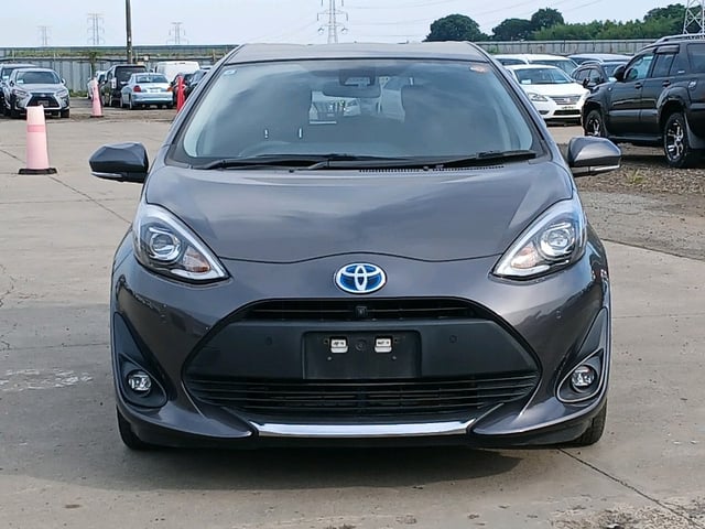 TOYOTA AQUA photo 2