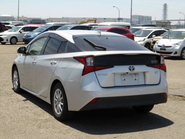 TOYOTA PRIUS photo 3