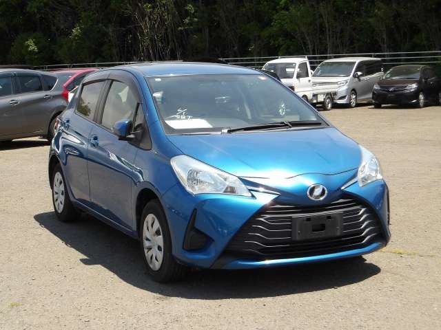 TOYOTA VITZ 2017