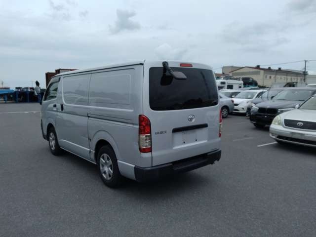 TOYOTA HIACE VAN photo 3