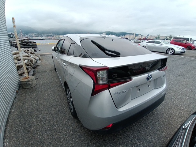 TOYOTA PRIUS photo 3