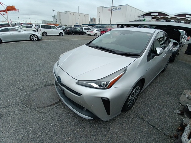 TOYOTA PRIUS photo 2