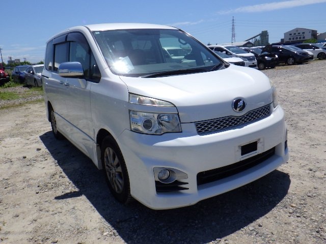TOYOTA VOXY 2012
