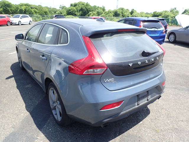 VOLVO V40 photo 3