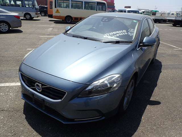 VOLVO V40 photo 2