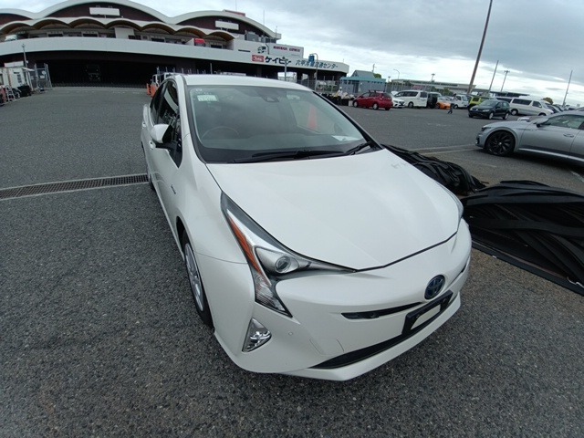 TOYOTA PRIUS 2018