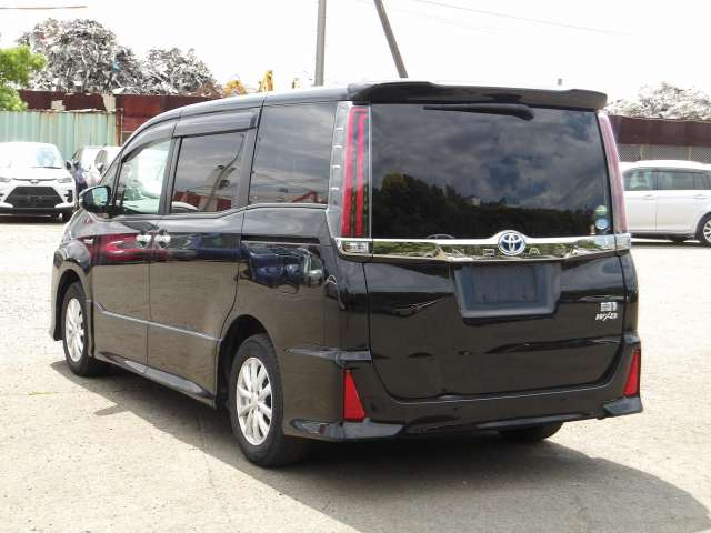 TOYOTA NOAH photo 3