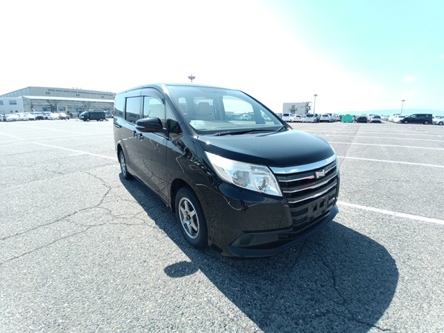 TOYOTA NOAH 2014