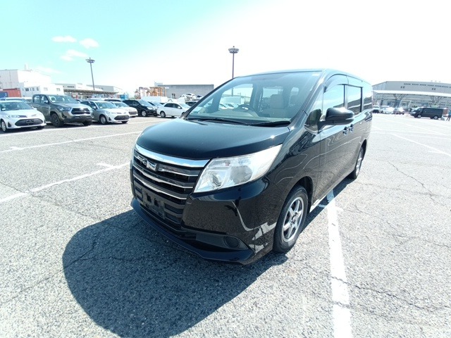 TOYOTA NOAH photo 2