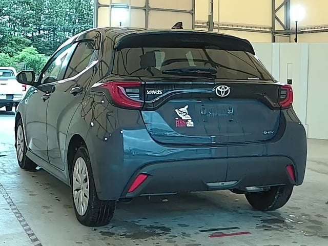 TOYOTA YARIS photo 3