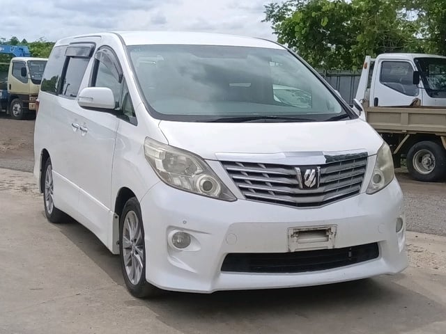 TOYOTA ALPHARD 2011