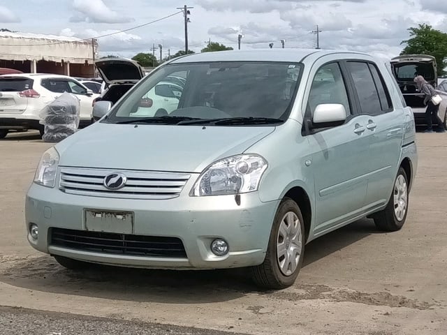TOYOTA RAUM photo 3