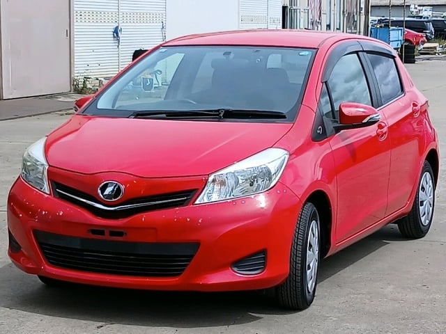 TOYOTA VITZ photo 3