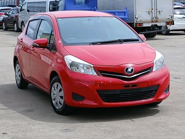 TOYOTA VITZ 2012