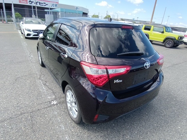 TOYOTA VITZ photo 3