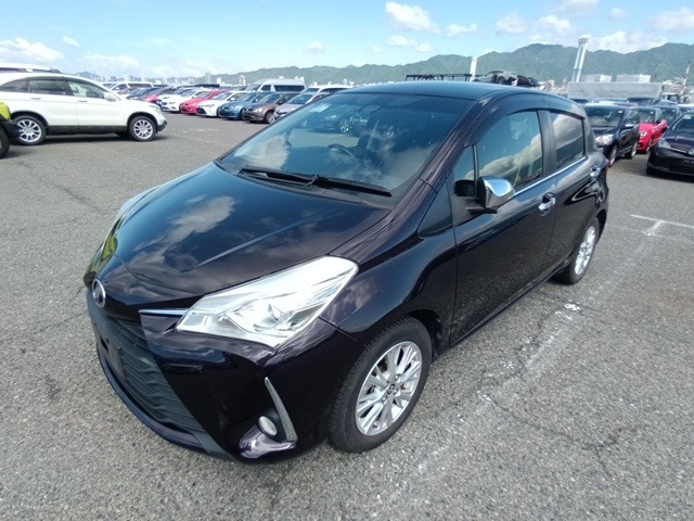 TOYOTA VITZ photo 2