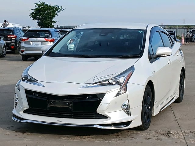 TOYOTA PRIUS photo 3