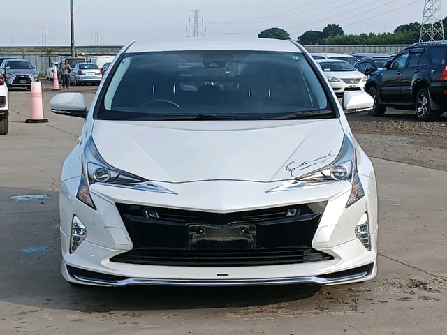 TOYOTA PRIUS photo 2