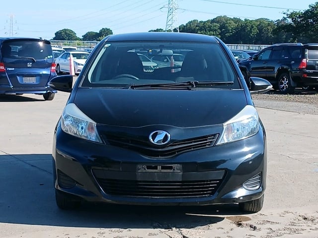 TOYOTA VITZ photo 2