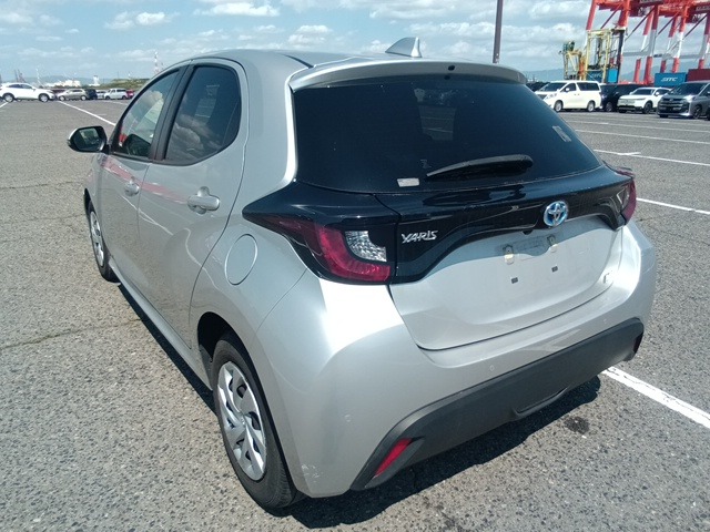 TOYOTA YARIS photo 3
