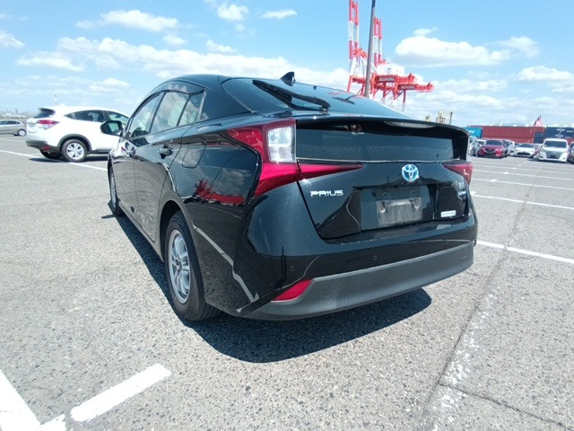 TOYOTA PRIUS photo 3