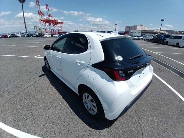 TOYOTA YARIS photo 3