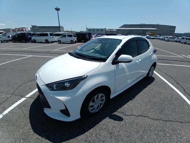 TOYOTA YARIS photo 2