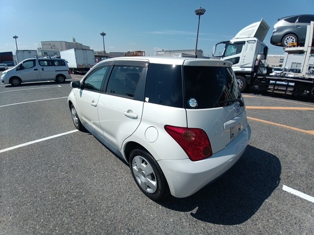 TOYOTA IST photo 3