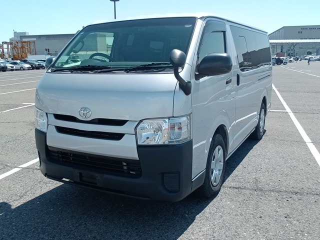 TOYOTA REGIUSACE VAN photo 2