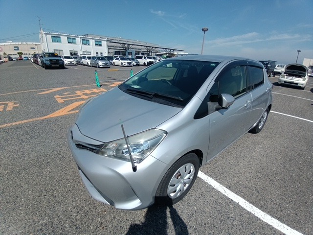 TOYOTA VITZ photo 2