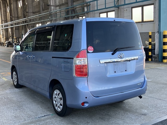 TOYOTA NOAH photo 3