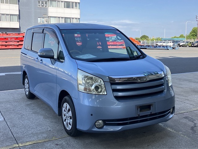 TOYOTA NOAH 2008