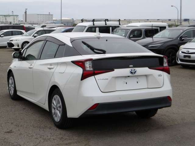 TOYOTA PRIUS photo 3