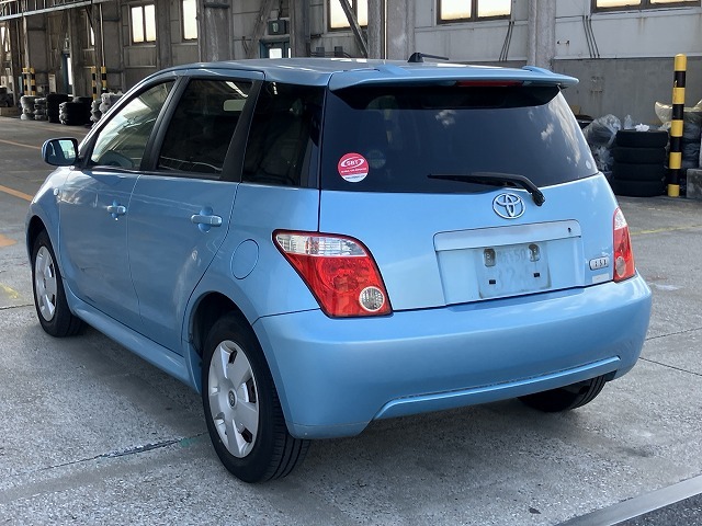 TOYOTA IST photo 3