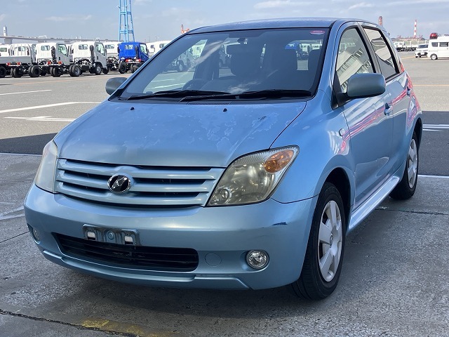 TOYOTA IST photo 2