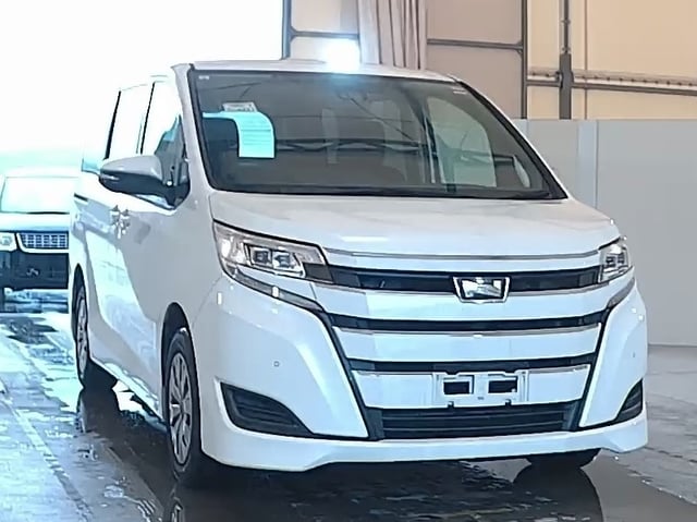 TOYOTA NOAH 2019