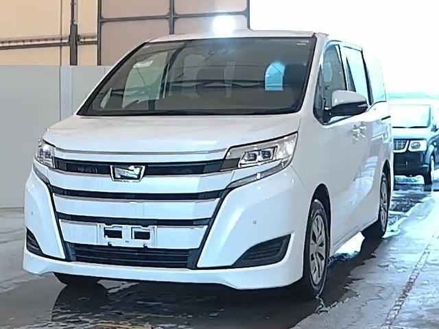 TOYOTA NOAH photo 2