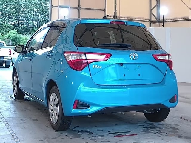 TOYOTA VITZ photo 3