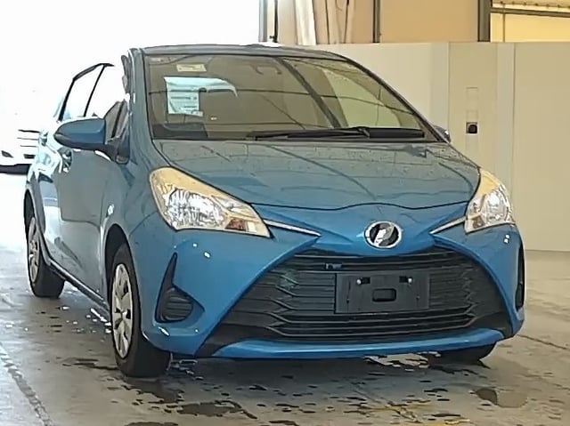 TOYOTA VITZ 2017