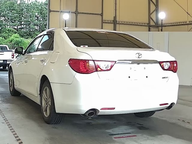 TOYOTA MARK X photo 3
