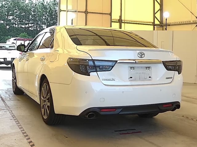 TOYOTA MARK X photo 3
