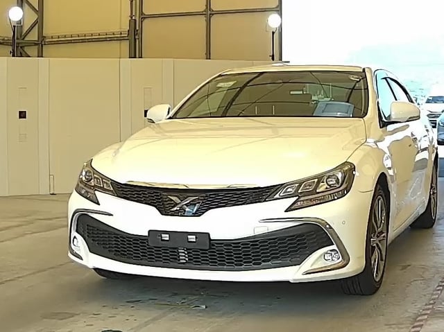 TOYOTA MARK X photo 2